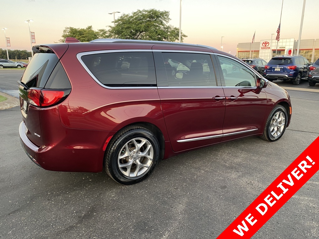 Pre-Owned 2017 Chrysler Pacifica Limited FWD 4D Passenger Van